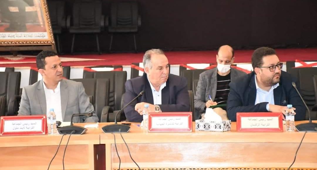 حضور السيد إبراهيم دهموش، رئيس المجلس الجماعي للدشيرة الجهادية لاجتماع اللجنة الإقليمية لبرنامج أوراش بمقر عمالة إنزگان أيت ملول (3)