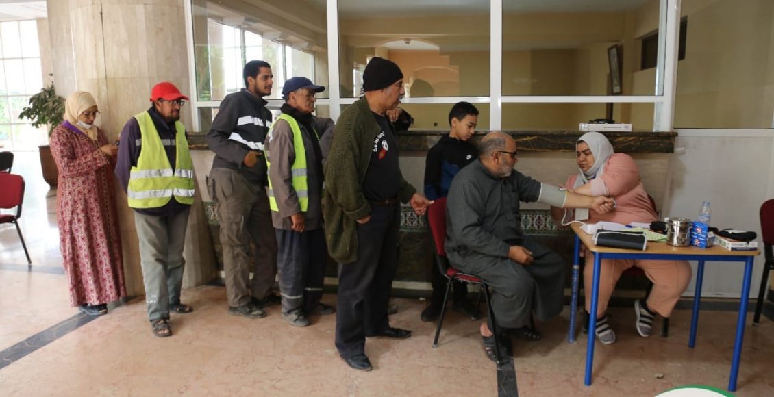 حملة طبية لفائدة عمال وأعوان الجماعة (12)