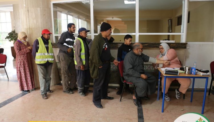 حملة طبية لفائدة عمال وأعوان الجماعة (12)
