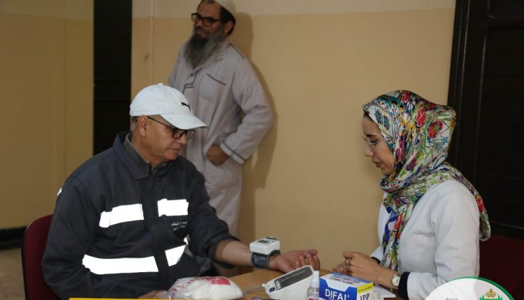 حملة طبية لفائدة عمال وأعوان الجماعة (13)