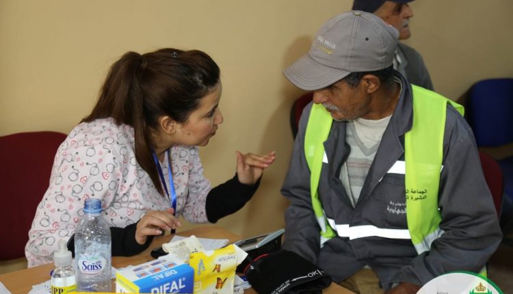 حملة طبية لفائدة عمال وأعوان الجماعة (14)