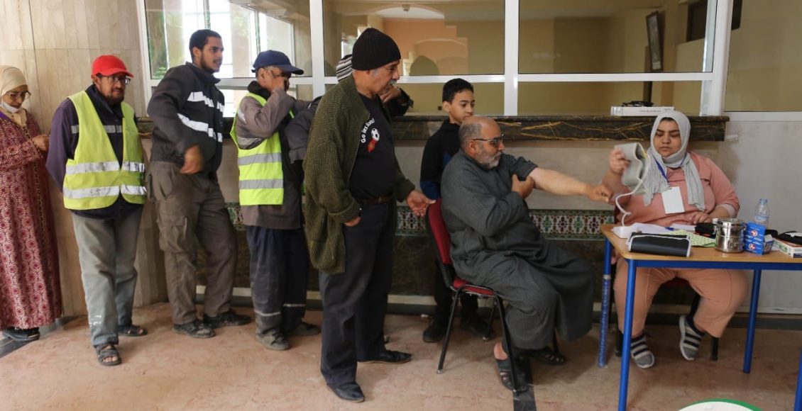 حملة طبية لفائدة عمال وأعوان الجماعة (15)