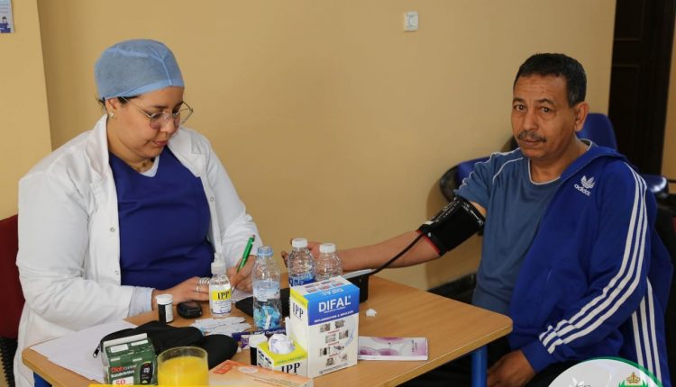 حملة طبية لفائدة عمال وأعوان الجماعة (18)