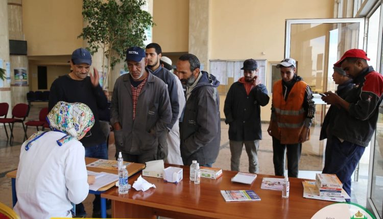 حملة طبية لفائدة عمال وأعوان الجماعة (8)