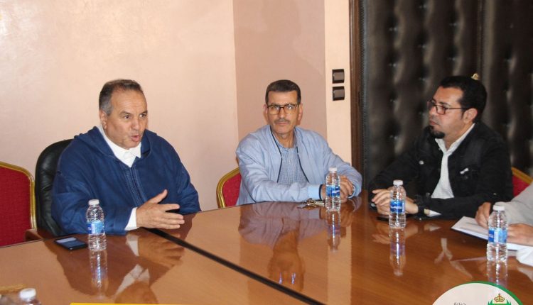 لقاء لتدارس التدابير والإجراءات المتخذة لتنظيم حفل تكريم الأطر التعليمية العاملة بالمؤسسة (10)