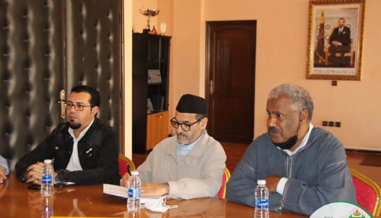 لقاء لتدارس التدابير والإجراءات المتخذة لتنظيم حفل تكريم الأطر التعليمية العاملة بالمؤسسة (7)