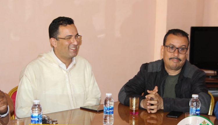 لقاء لتدارس التدابير والإجراءات المتخذة لتنظيم حفل تكريم الأطر التعليمية العاملة بالمؤسسة (8)