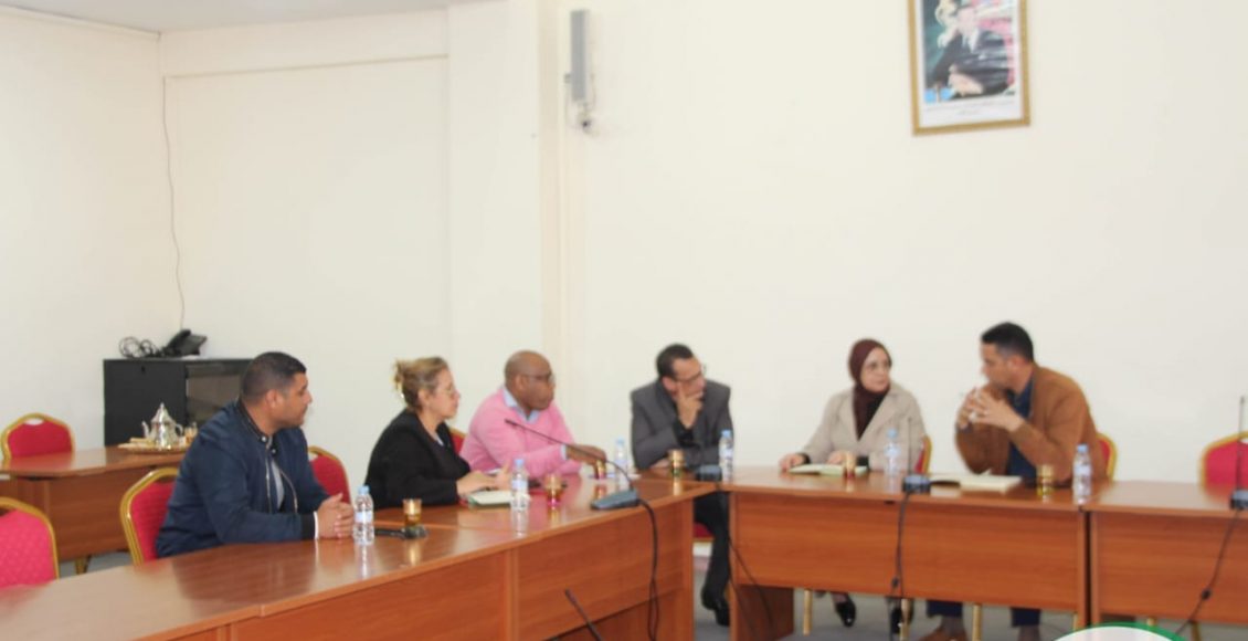 إجتماعا مع الفريق المكلف بتنسيق الأعمال الإستشارية للهيئة والمكون من السيدة والسادة (1)